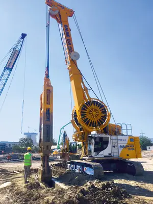 A BAUER GB 50 carried out grab work in Izmir, Turkey.
